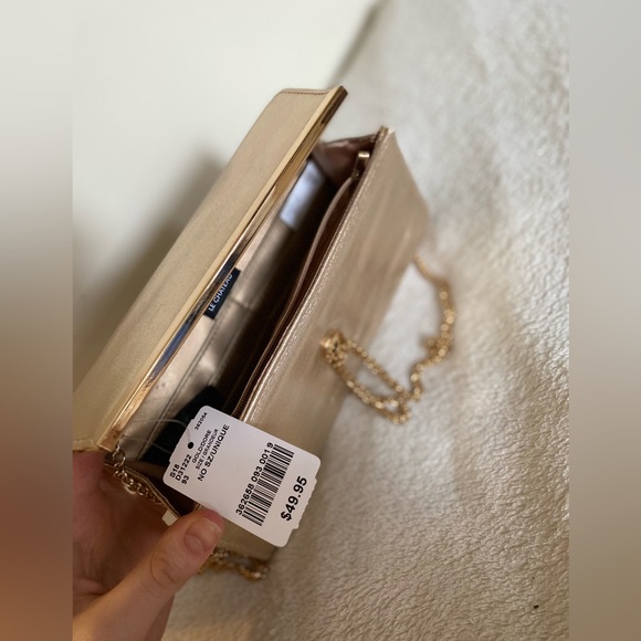 Le Chateau Gold Clutch Purse - Picture 3 of 5